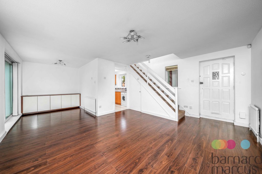 Property photo 1 of 17 Living Room