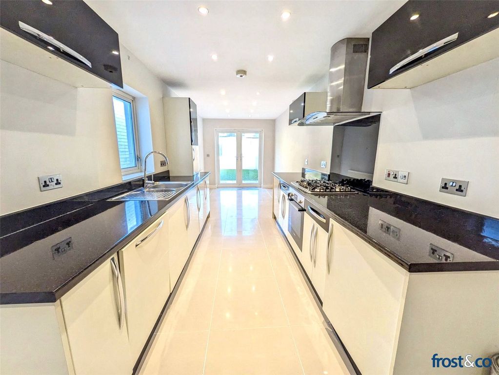 Property photo 2 of 19 Kitchen