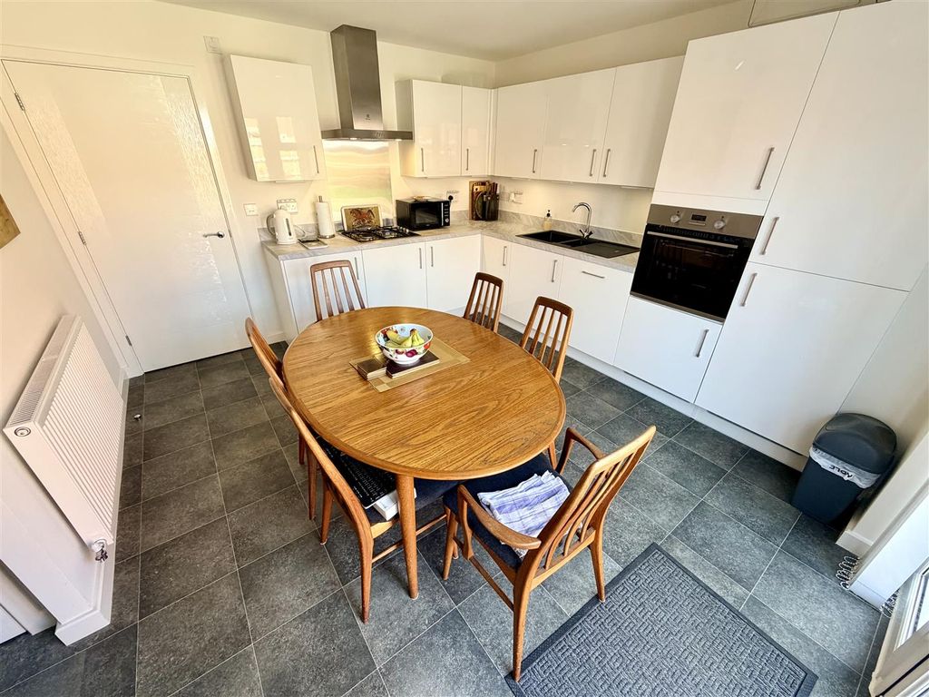 3 bed semi-detached house for salePoplar Way, Atherstone CV9 photo 5