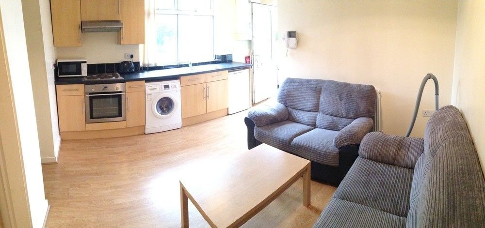Property photo 1 of 15 Bright Open-Plan Living Area With Comfy Sofas...