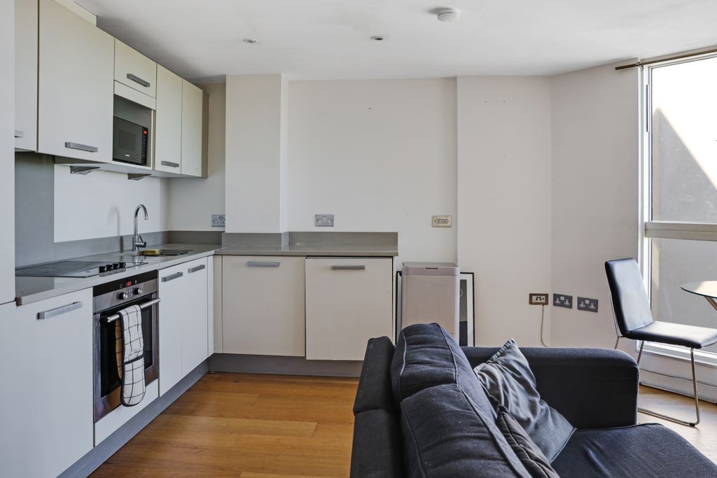 Property photo 3 of 26 03-85d986149 - Usl - Flat 642 Pavilion House -6.Jpg