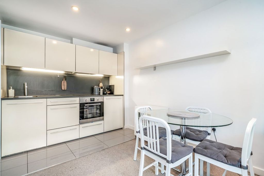 Property photo 3 of 4