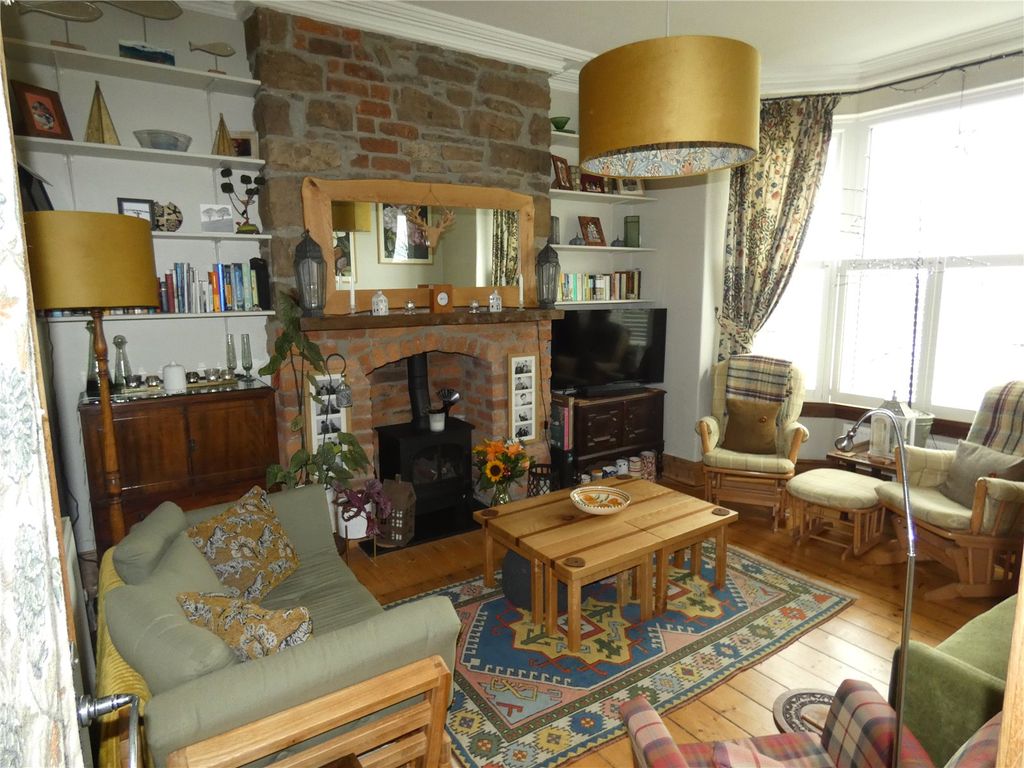 Property photo 3 of 16 Lounge