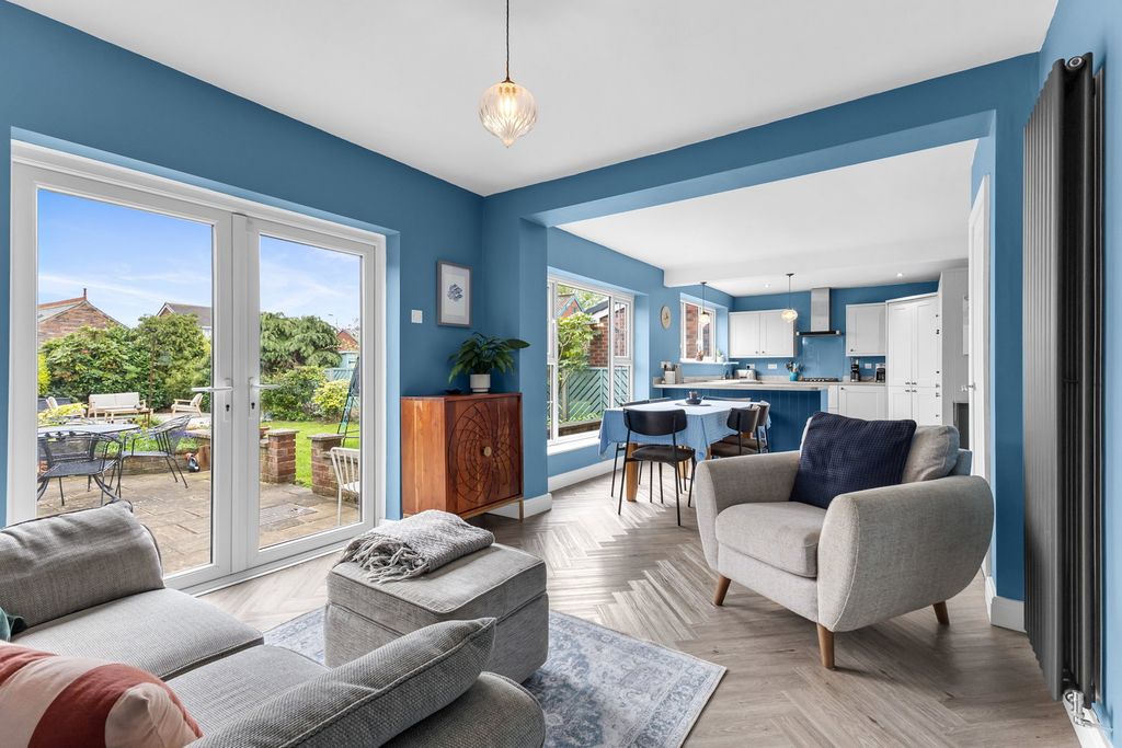 Property photo 2 of 31