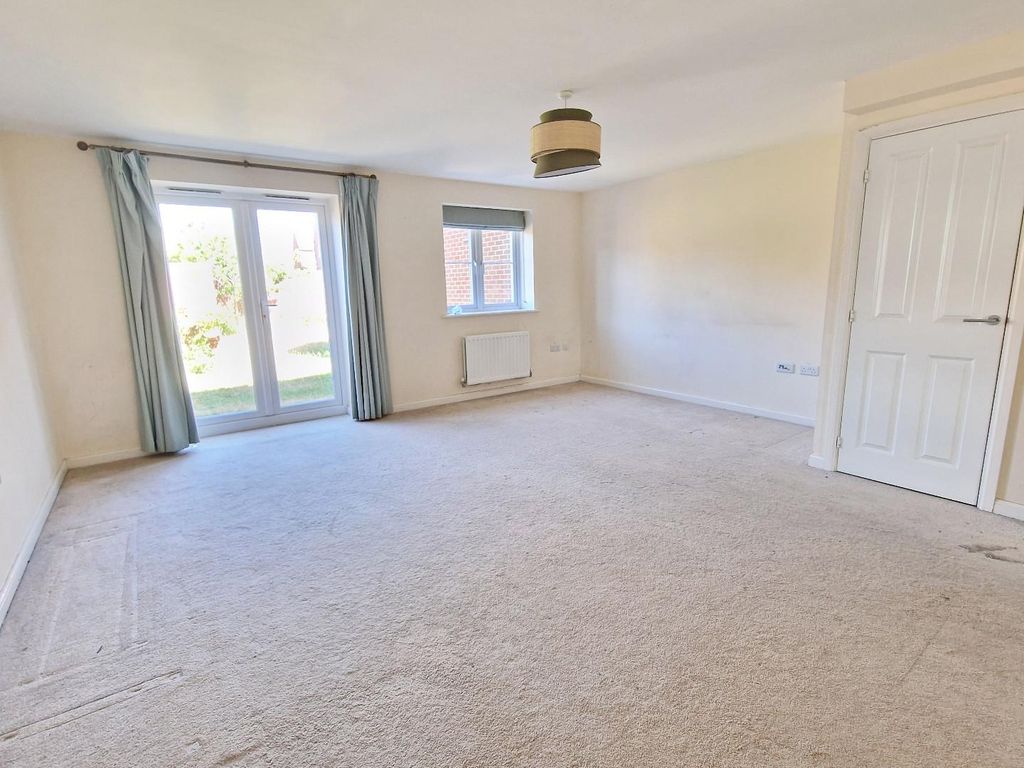 Property photo 3 of 18 Living Room.Jpg