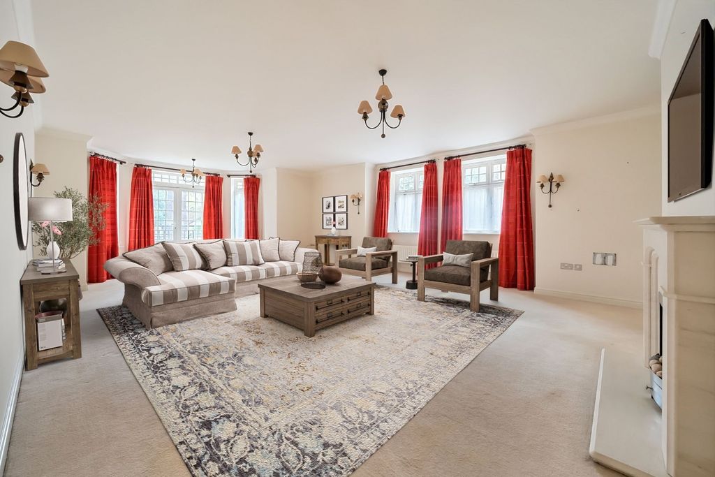 Property photo 2 of 19 Picture No. 27