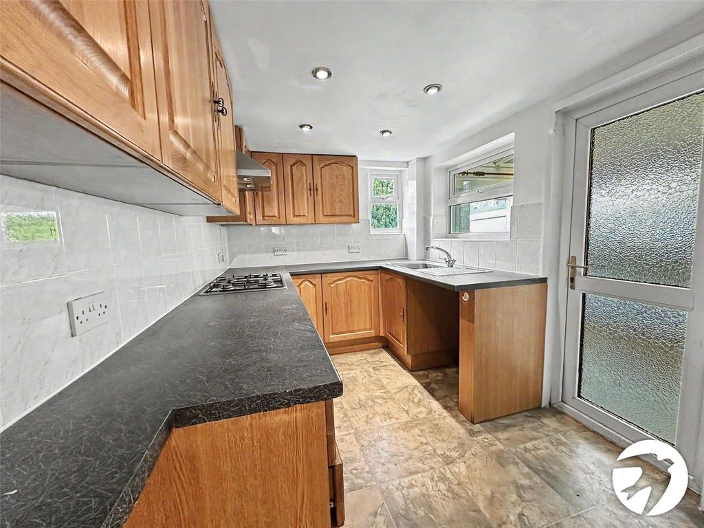 Property photo 2 of 11 Kitchen