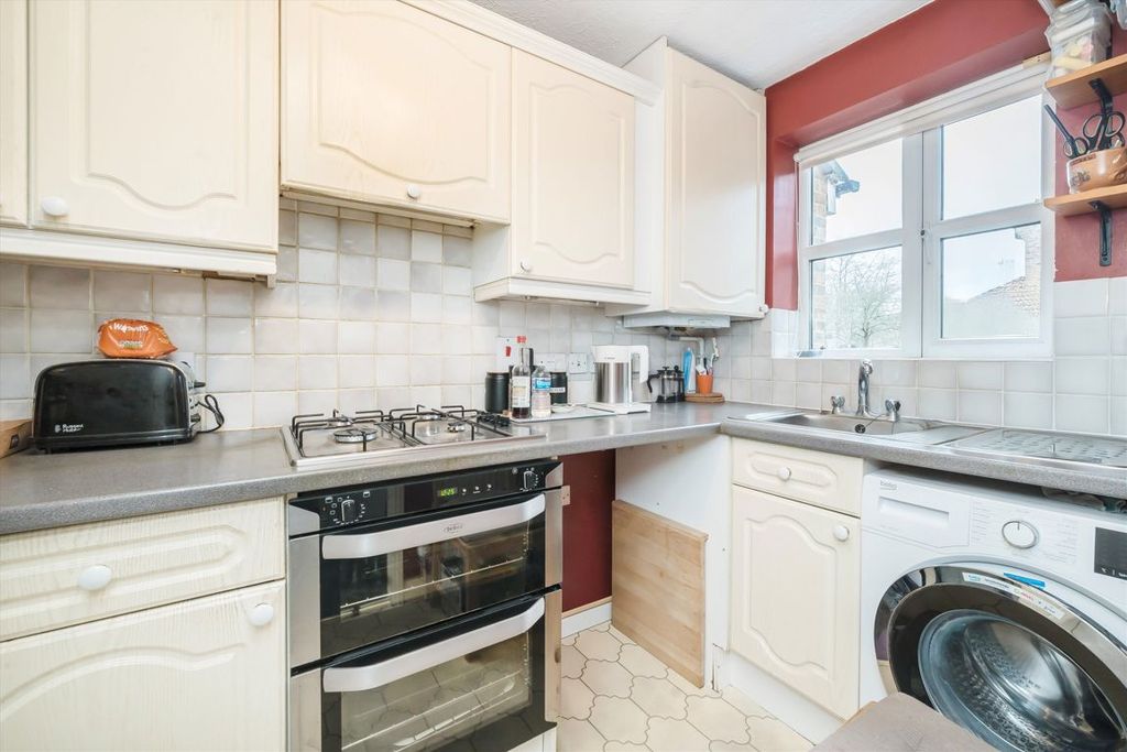 Property photo 3 of 7