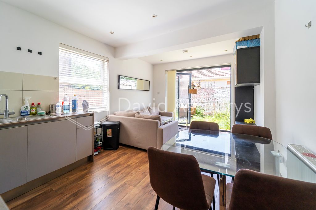 Property photo 2 of 11 Ndb06022