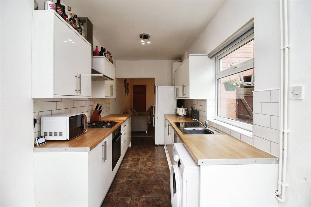 Property photo 2 of 23 Kitchen