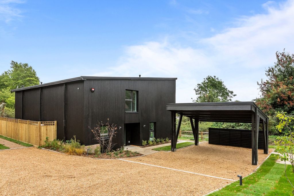 Property photo 1 of 17 5902221