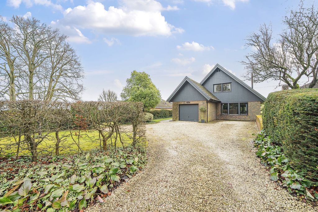 Property photo 1 of 32