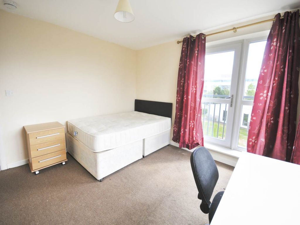 Property photo 3 of 5 Room 3