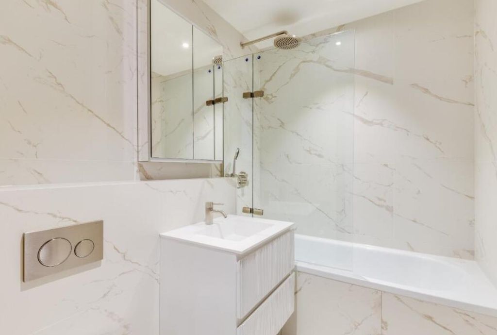 Property photo 1 of 6 Baker Street 5.Png