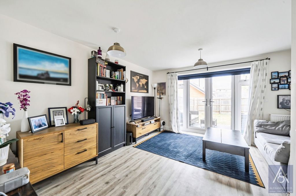 Property photo 2 of 19 Pbox-Img.Jpg