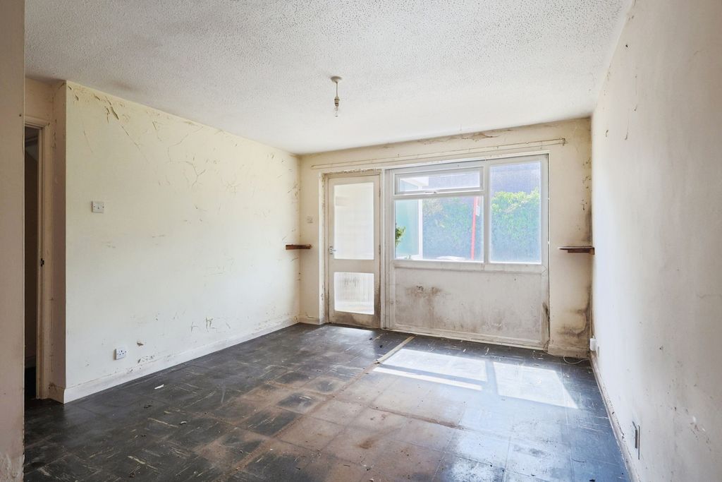 Property photo 3 of 17 Photo