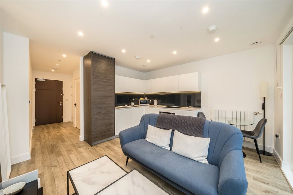 Property photo 2 of 8 Picture No. 14