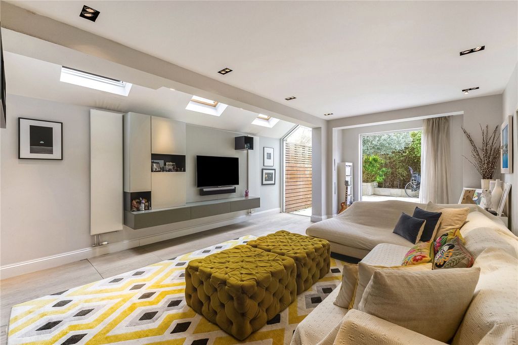 Property photo 2 of 10 Reception Room