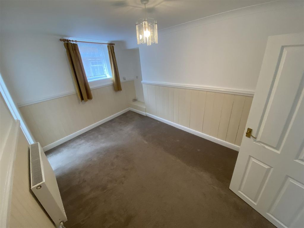 Property photo 2 of 11 Lounge 2