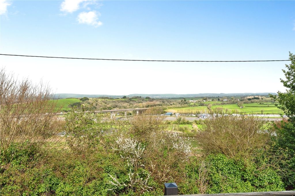 Property photo 3 of 28 Picture No. 12