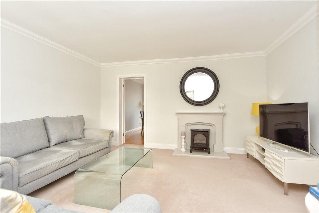 Property photo 2 of 12 Lounge