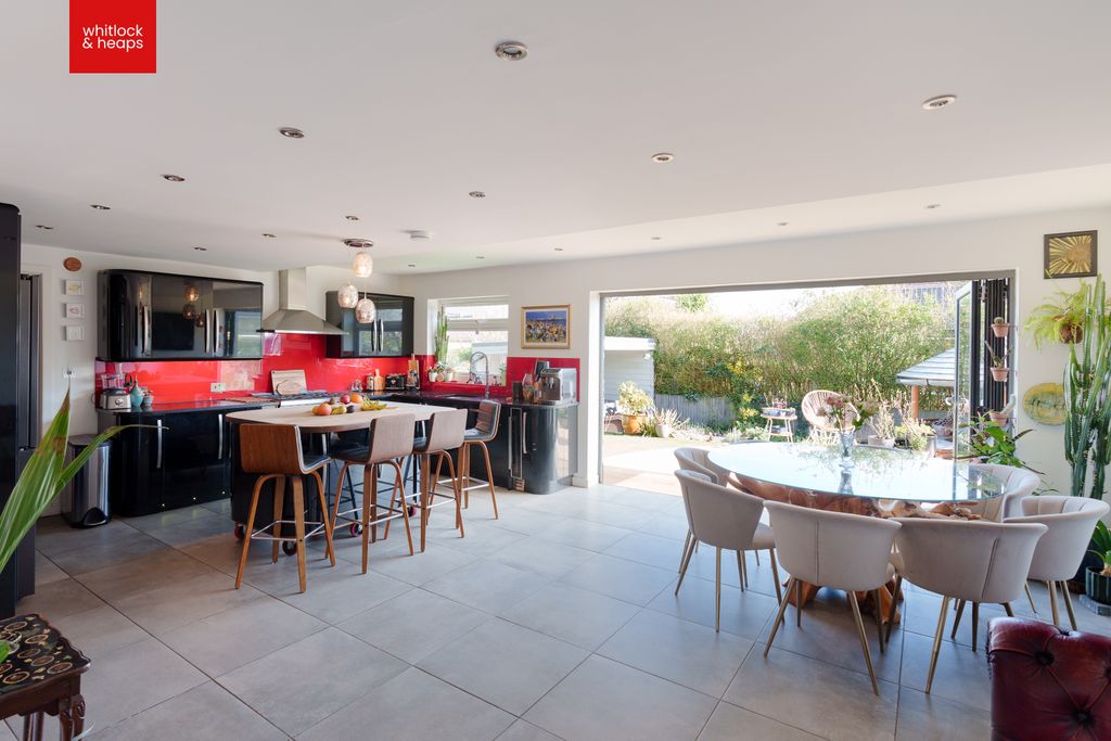 Property photo 2 of 36