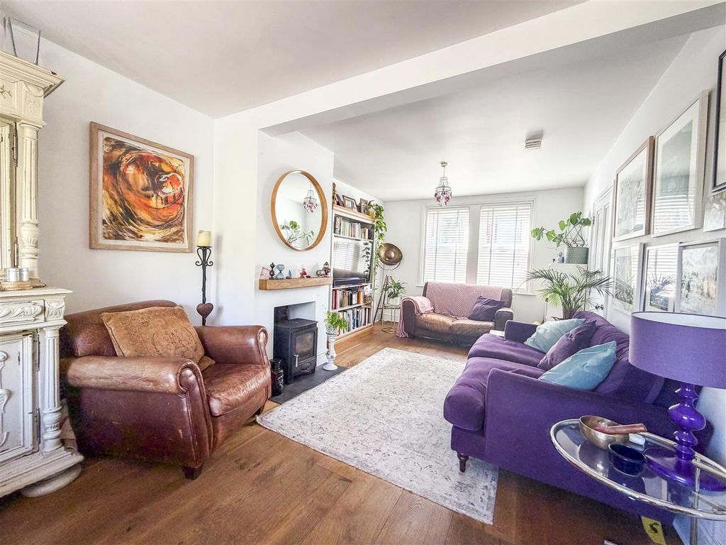 Property photo 2 of 17