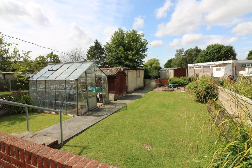 Property photo 2 of 21 4282693