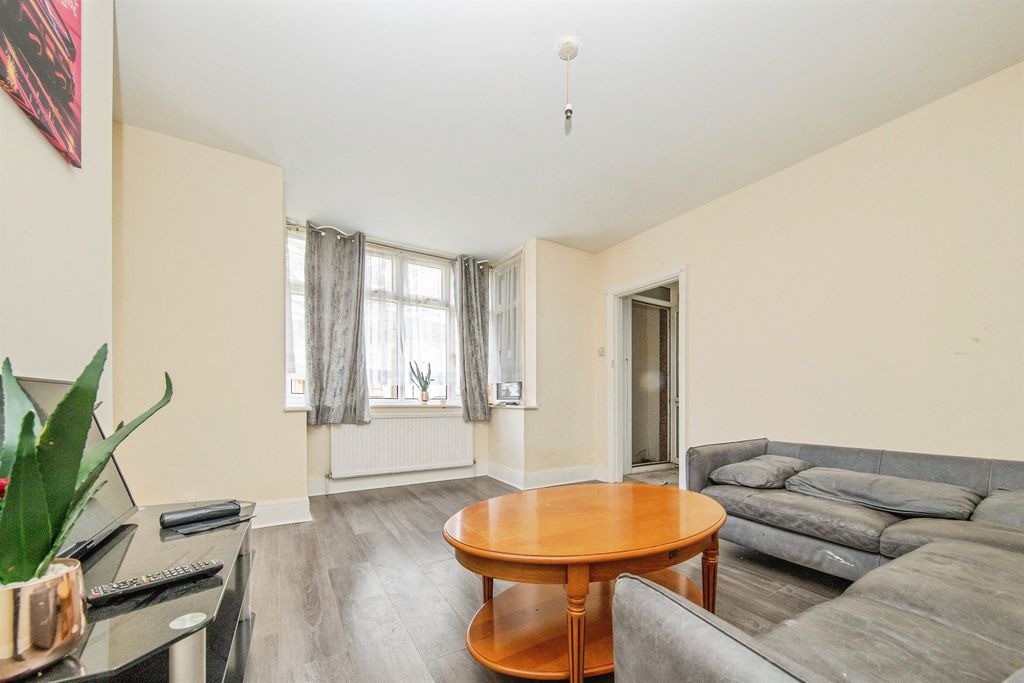 Property photo 2 of 11