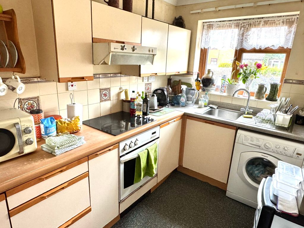 Property photo 2 of 10 Kitchen