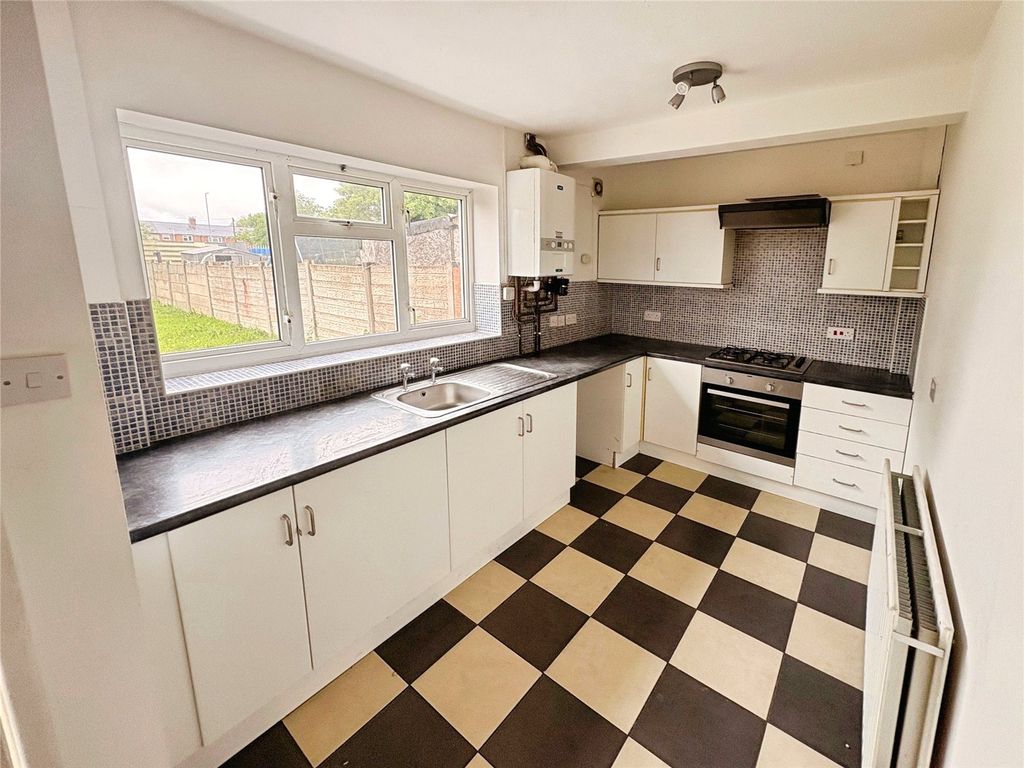 Property photo 2 of 8 Kitchen
