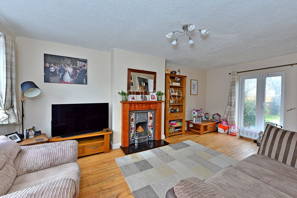 Property photo 2 of 14 Living Room