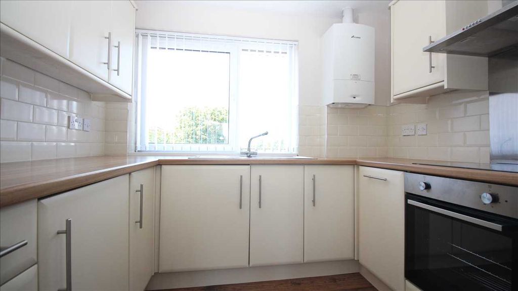 Property photo 3 of 6 Kitchen