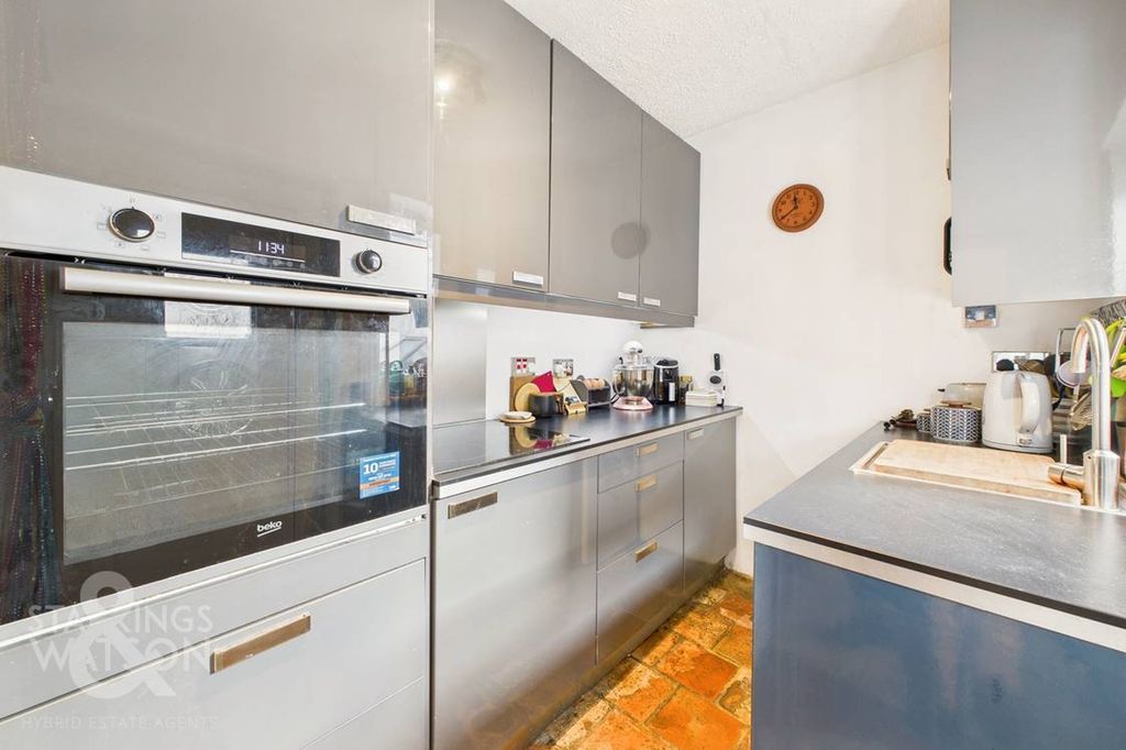 Property photo 3 of 20