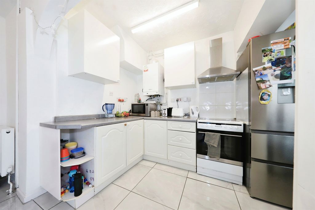 Property photo 3 of 17