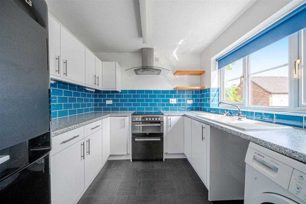 Property photo 2 of 15 1340971-19-689F29472F69d.Jpg