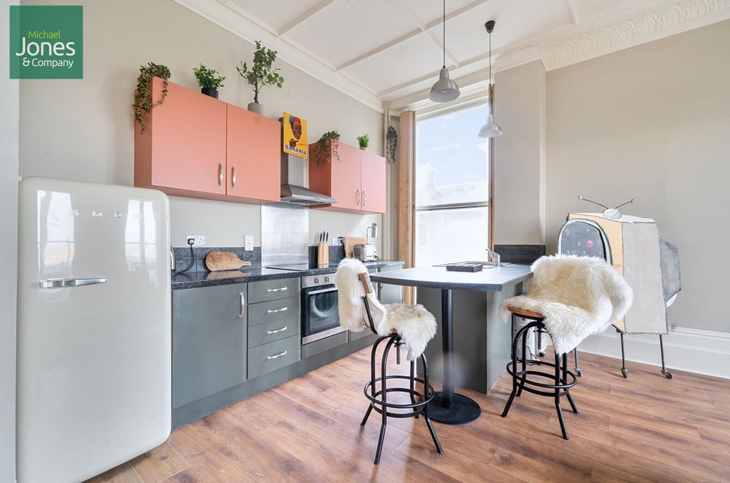 Property photo 1 of 17 Kitchen