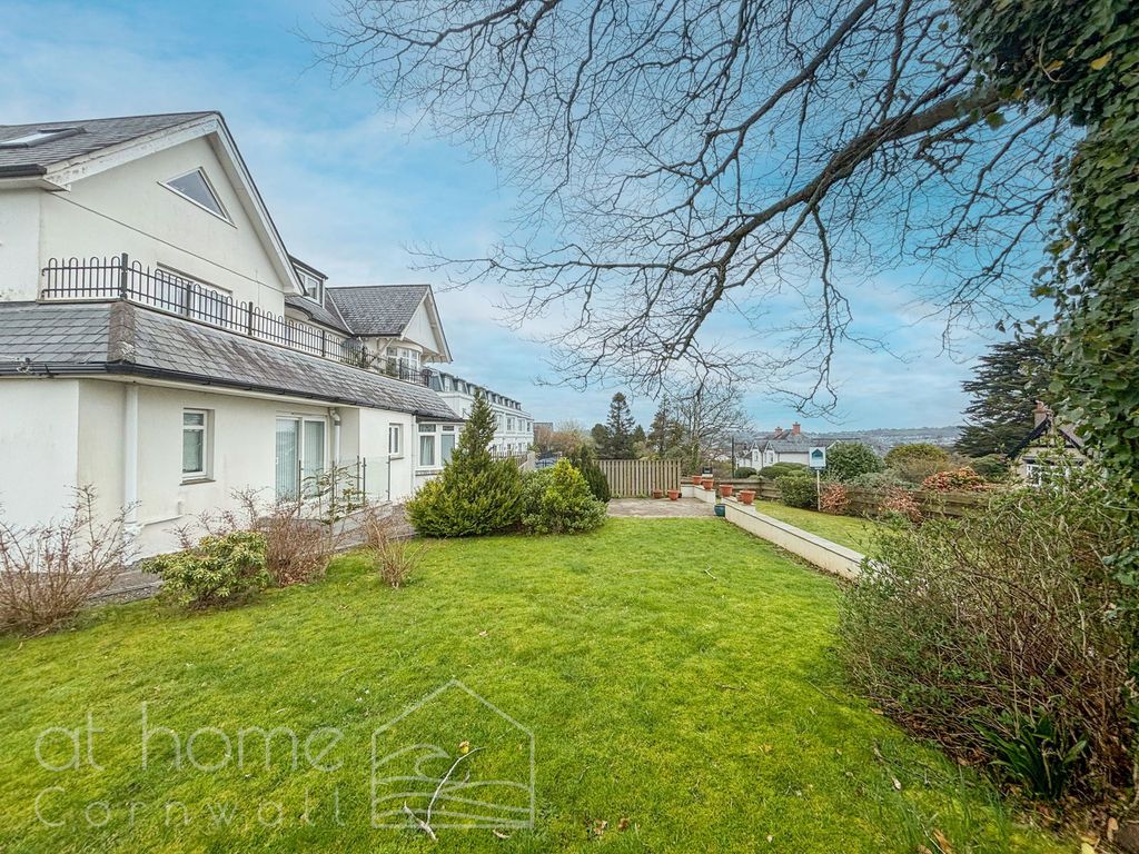 Property photo 2 of 23