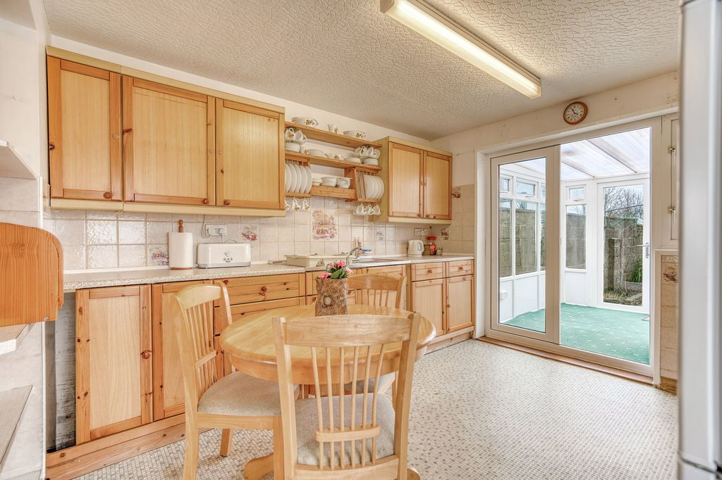 Property photo 3 of 28