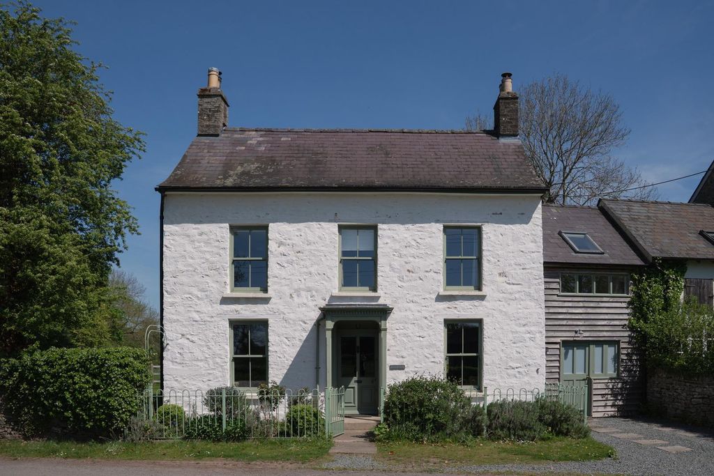 Property photo 1 of 43