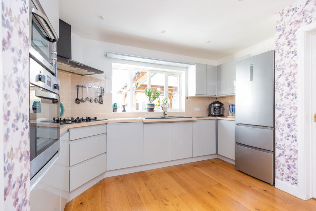 Property photo 3 of 18