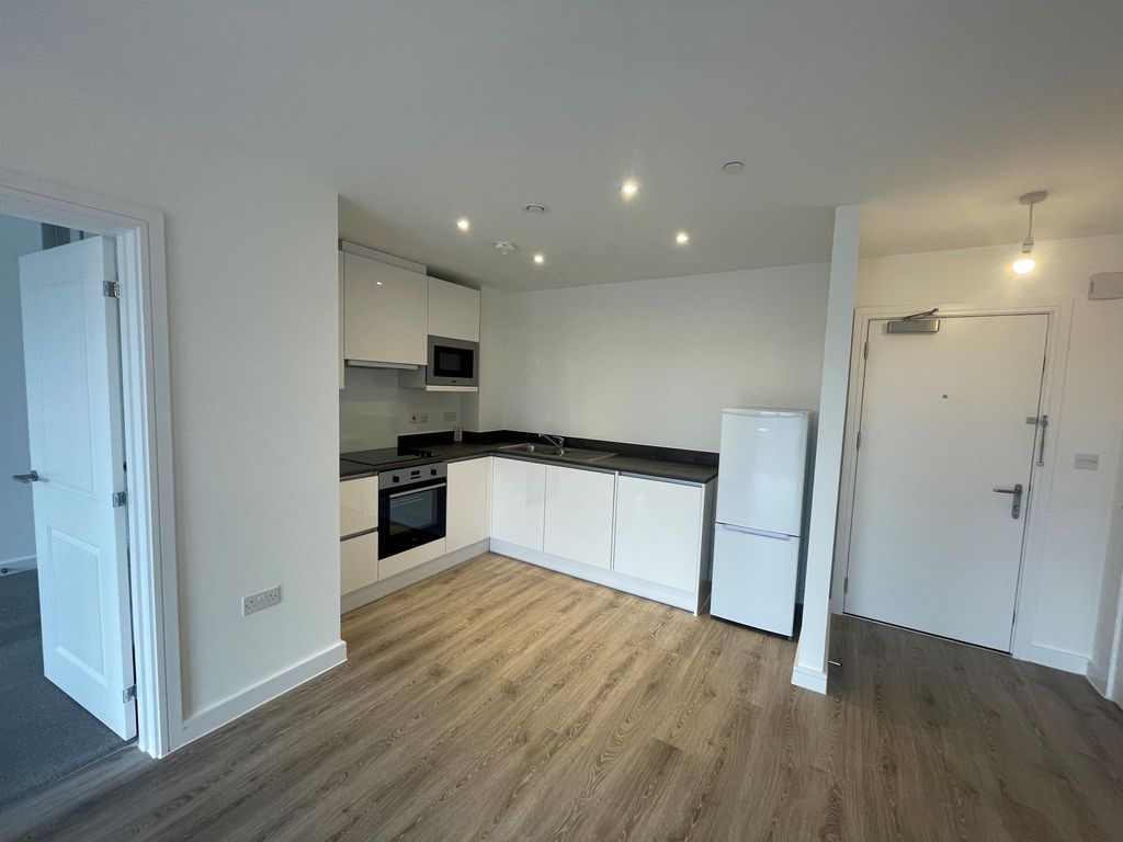 Property photo 3 of 11 Kitchen