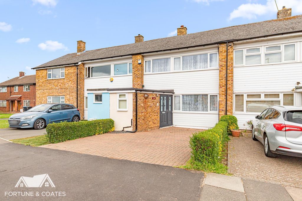Property photo 1 of 17 Spencerscroft_2.Jpg