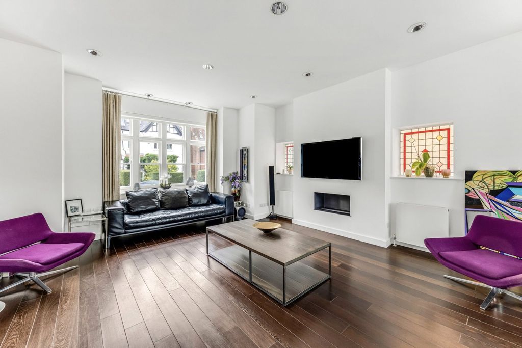 Property photo 2 of 18 Picture No. 04