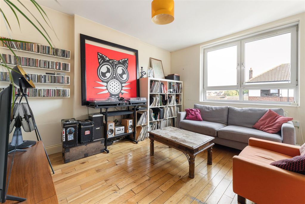 Property photo 1 of 20 Arcola Street, E8