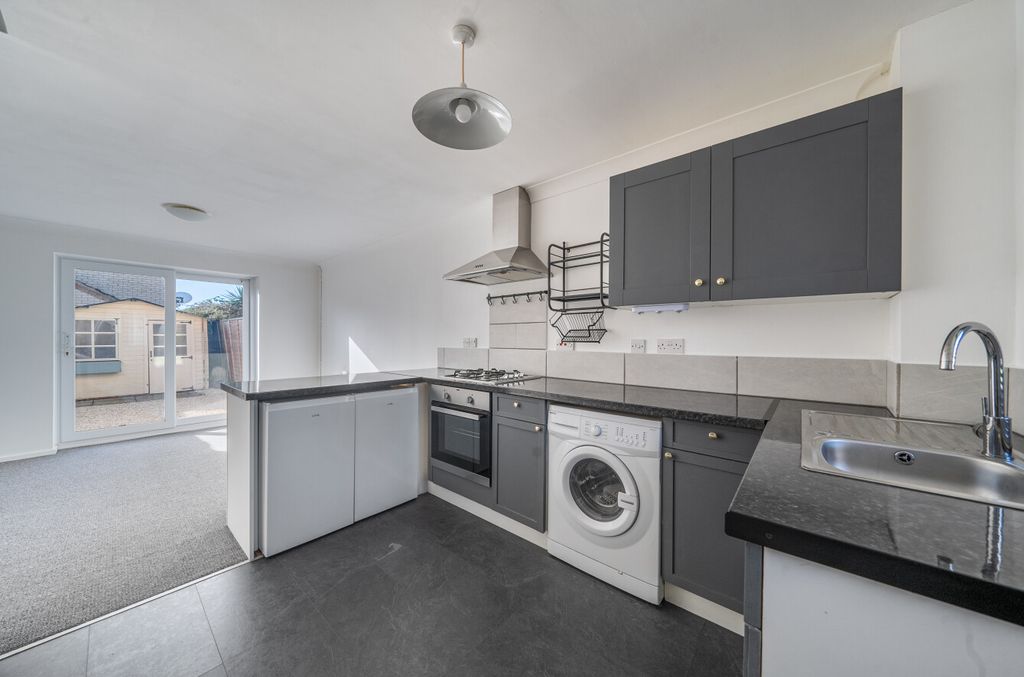 Property photo 2 of 12 1446455969E33Fb50Bd06