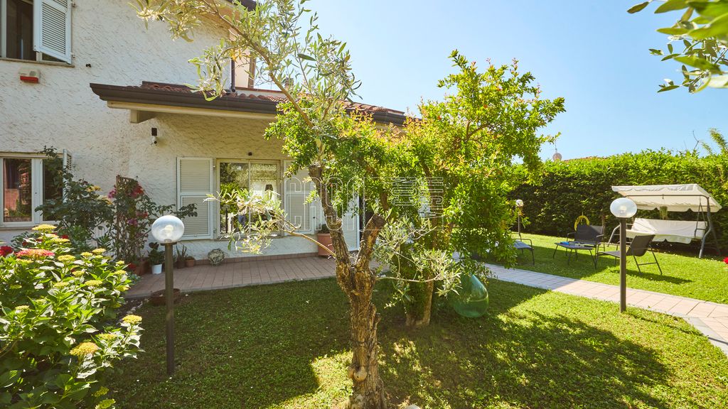 Property photo 2 of 56