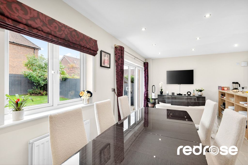 Property photo 3 of 33 6 Steaton Close - Photos-23