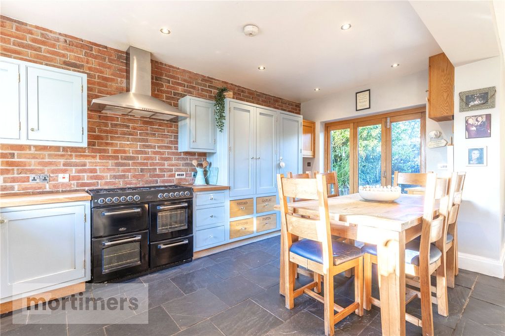 Property photo 2 of 16 Livingdiningkitchen