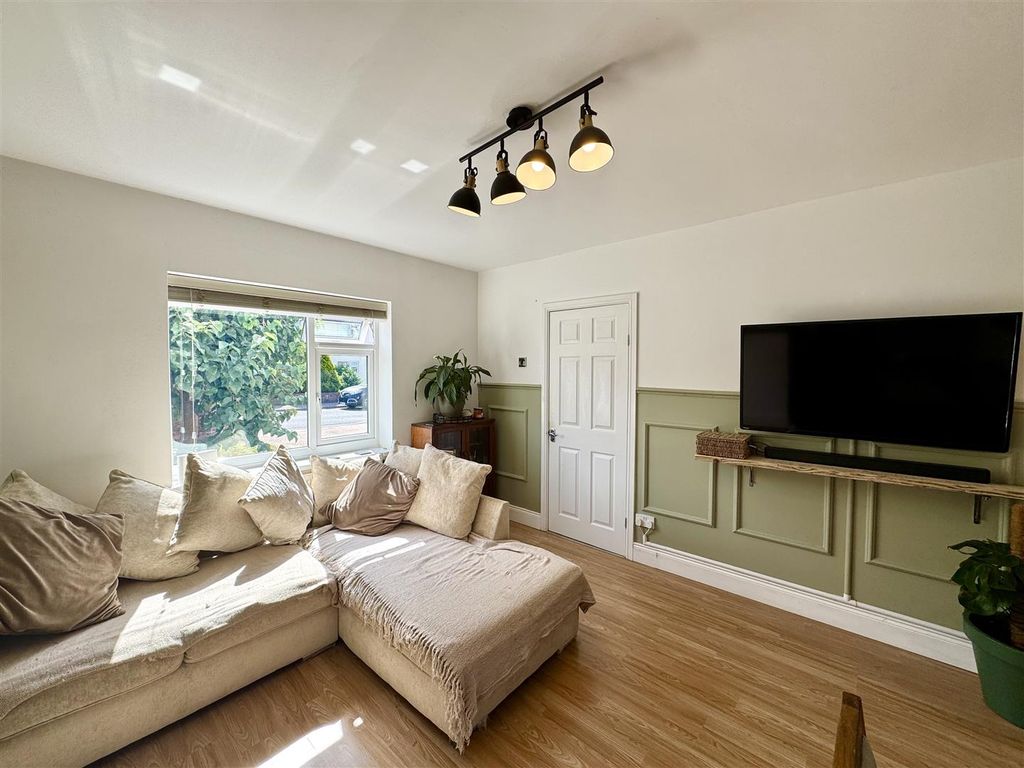 Property photo 2 of 16 Sitting/Dining Room